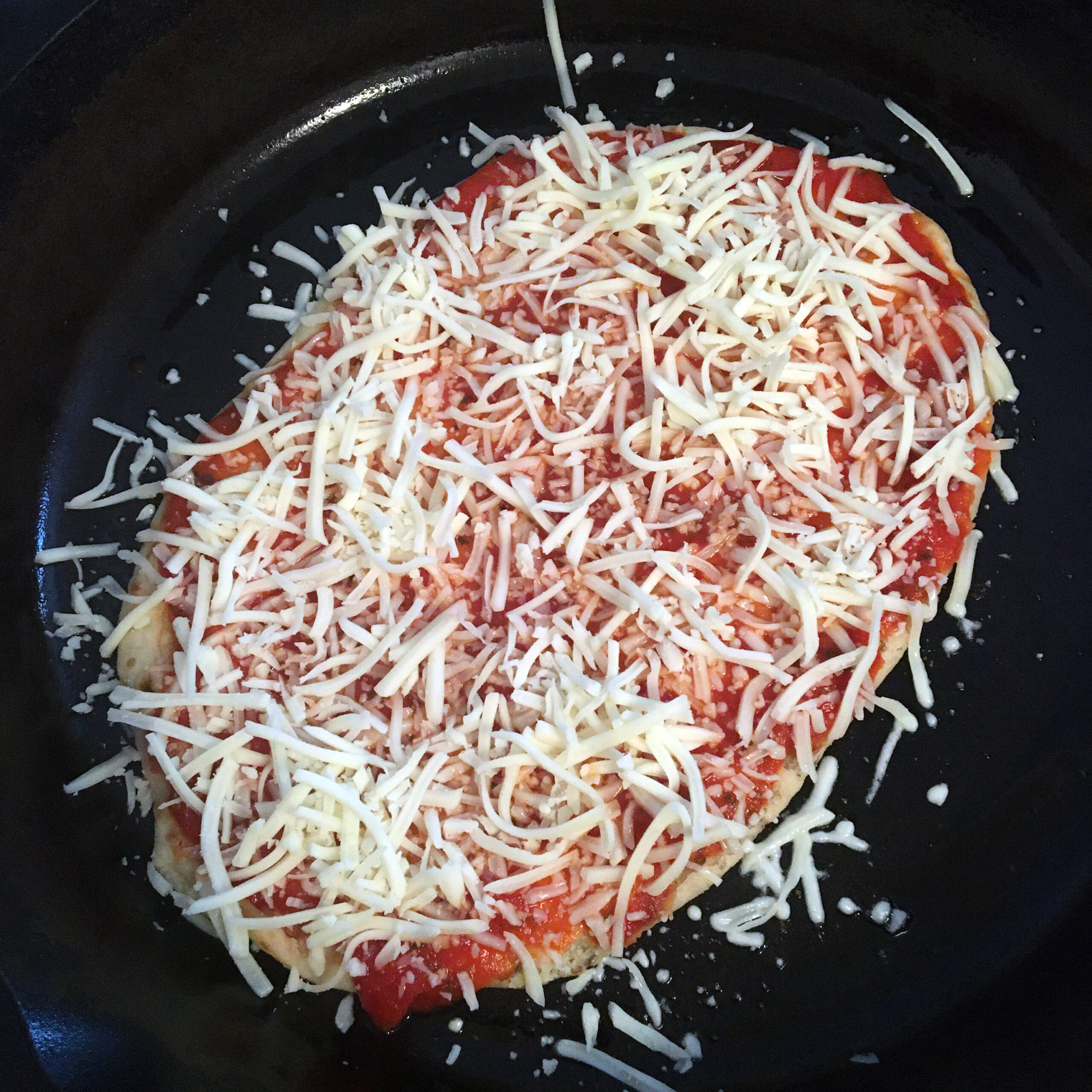 Need a quick and easy recipe that the kids will LOVE? Try this 4 ingredient one pan pizza recipe using naan bread!