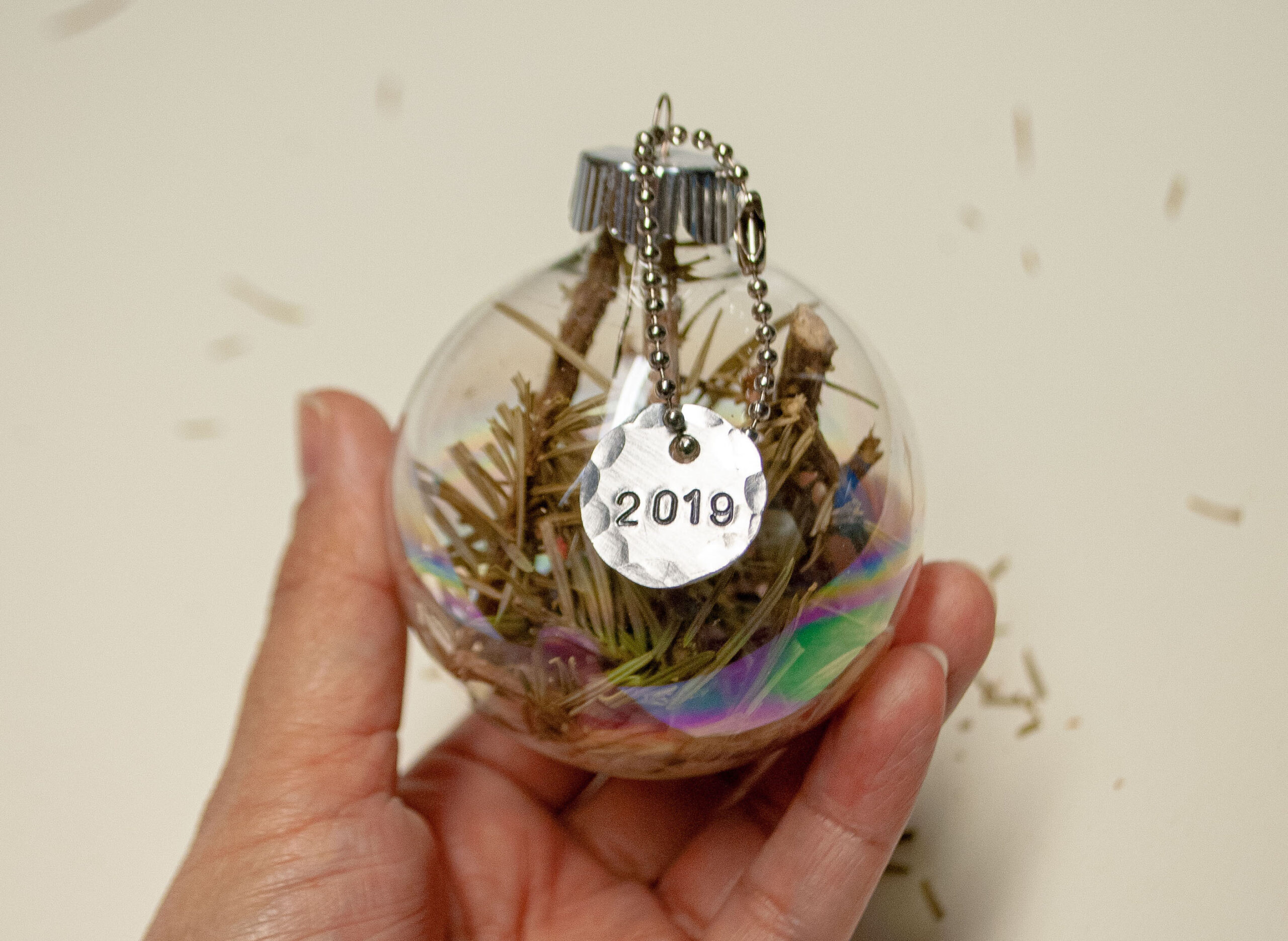 Christmas-Tree-Pines-Memory-Ornaments_Singathomemom6