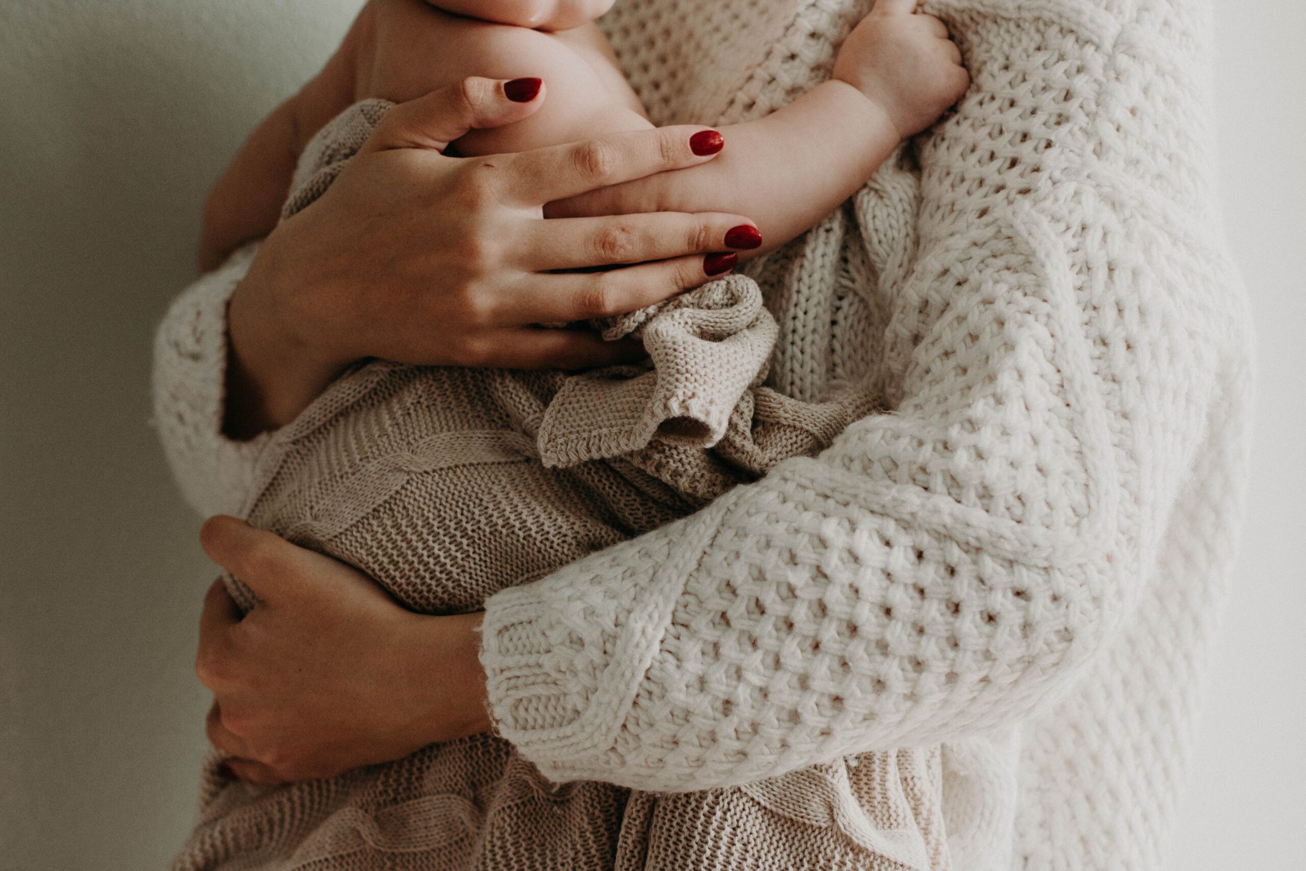 sing-at-home-mom-baby-mom-sweater